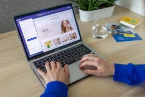 Shopify vs WordPress comparison for online stores